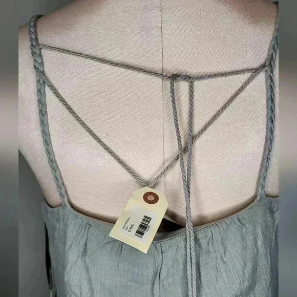 Doe and Rae NWT New Light Gray Tiered Midi Dress Womens Size Small - Picture 2 of 13